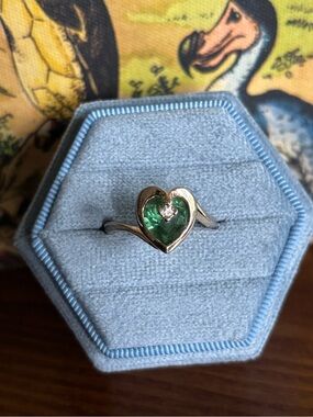 Vintage 18KT HGE Green Peridot Heart Ring